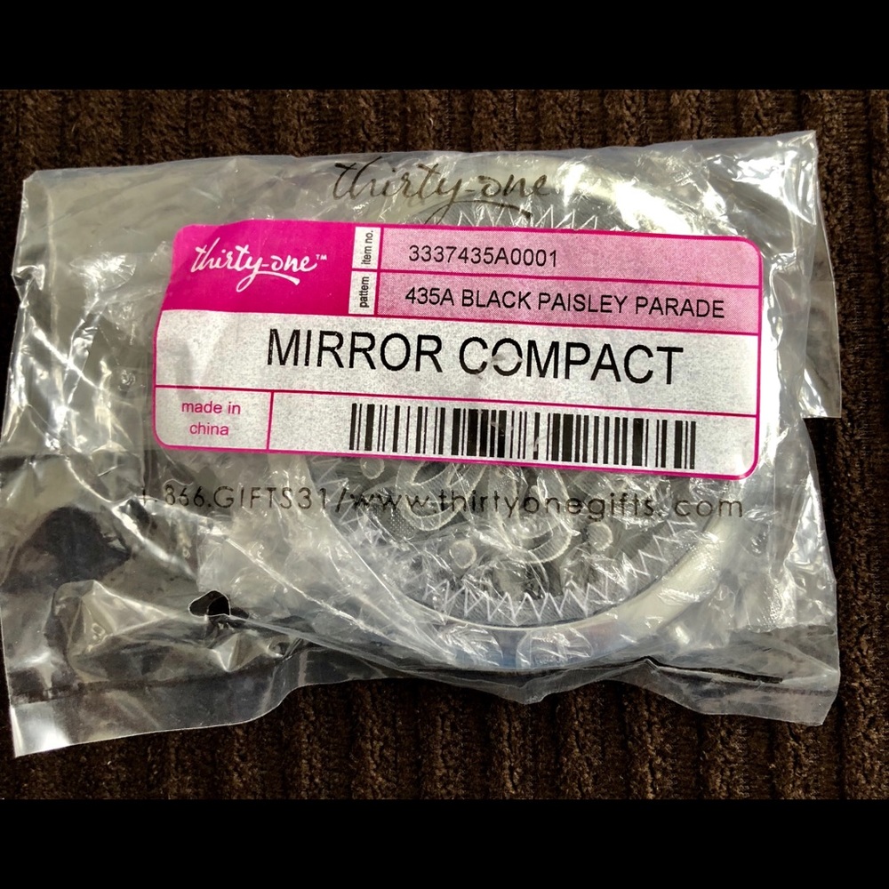 Thirty-One Compact Mirror - Picture 2 of 2